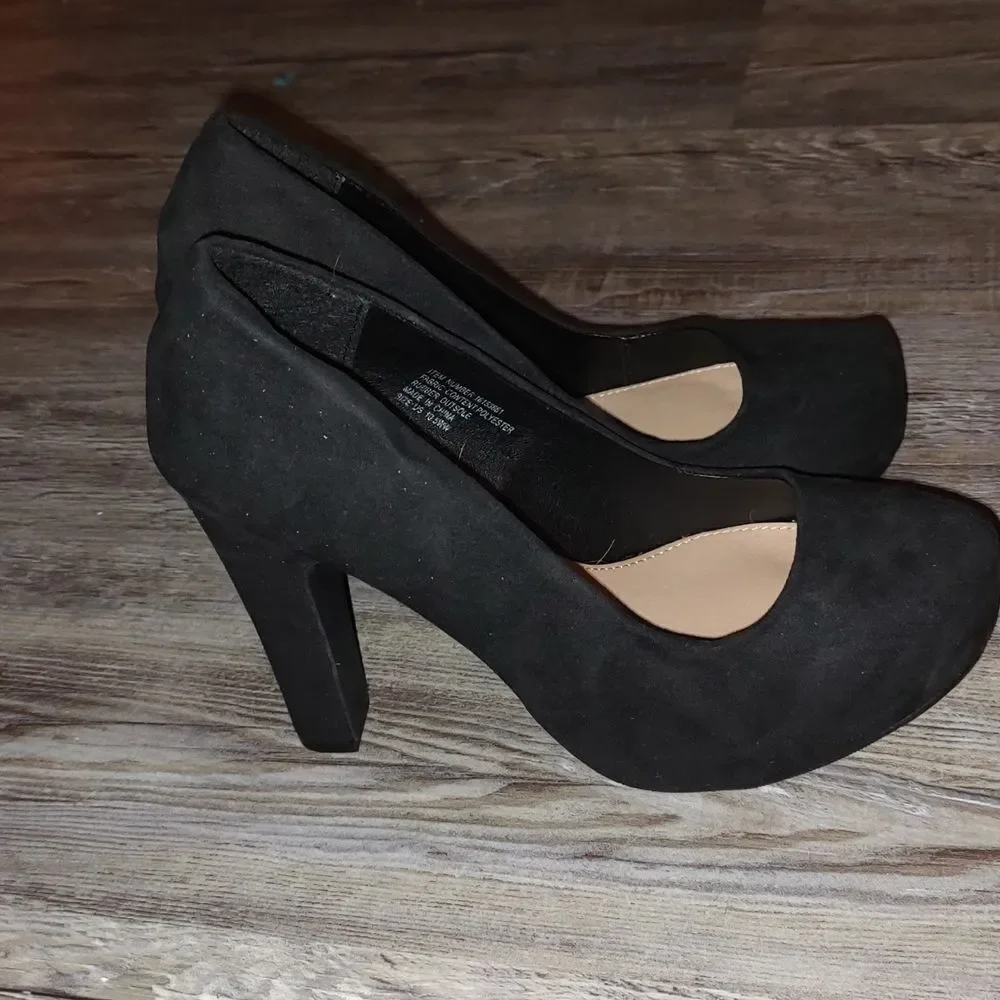 PLATFORM PUMP - FAUX SUEDE BLACK (WW)  Size 10.5 WW  NWT